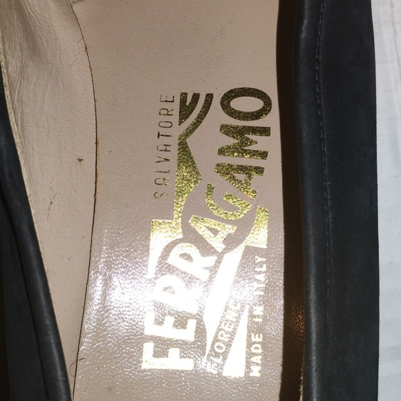 Salvatore Ferragamo Suede Loafers. Womens sz 8AA. Black & Gold Tone Hardware. - Picture 2 of 9